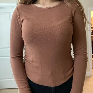 CAMEL/BEIGE LONG SLEEVE SIZE MEDIUM